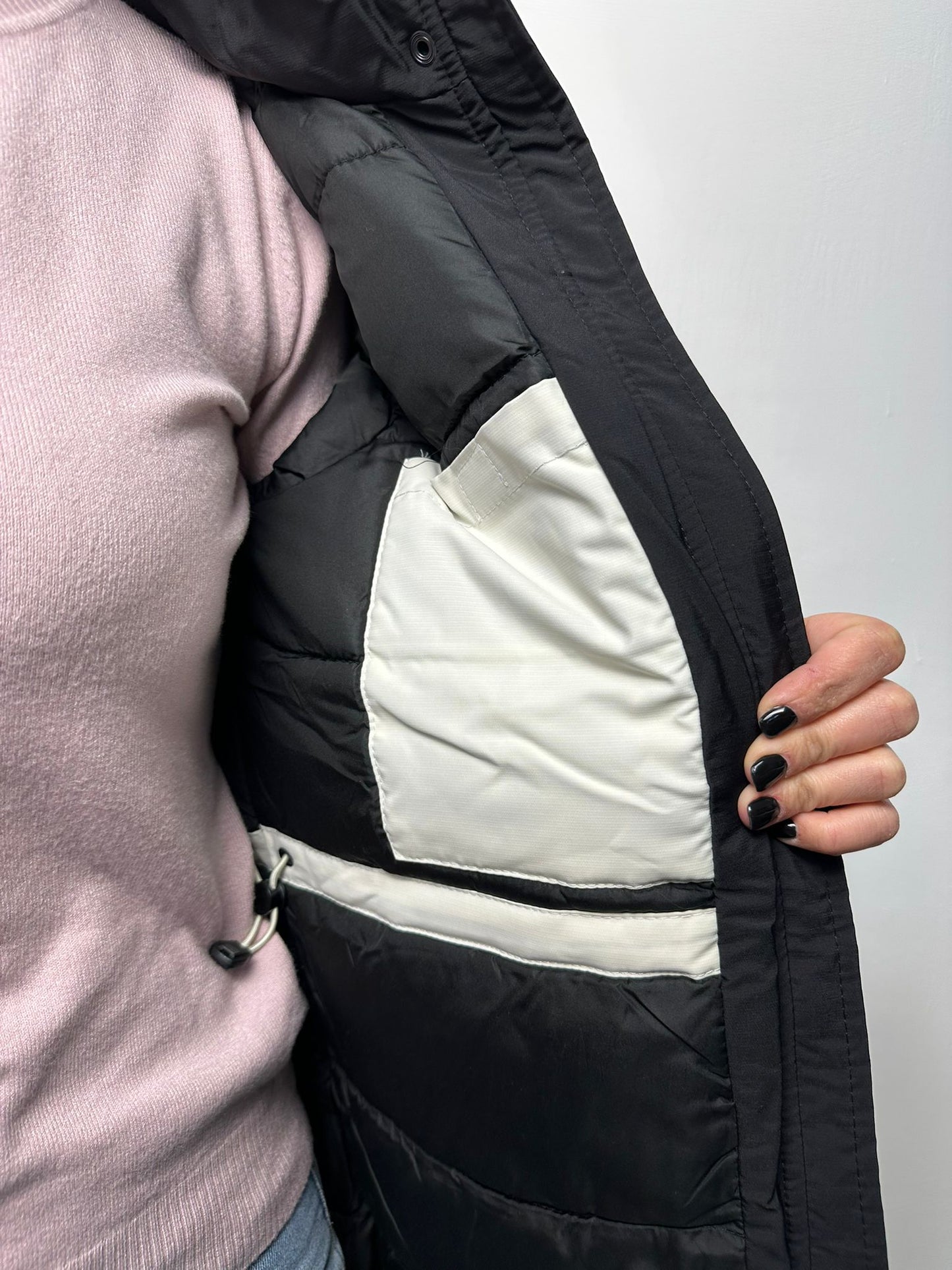 Piumino Lungo Bianco e Nero con Cappuccio in Pelliccia - Parka Invernale Donna