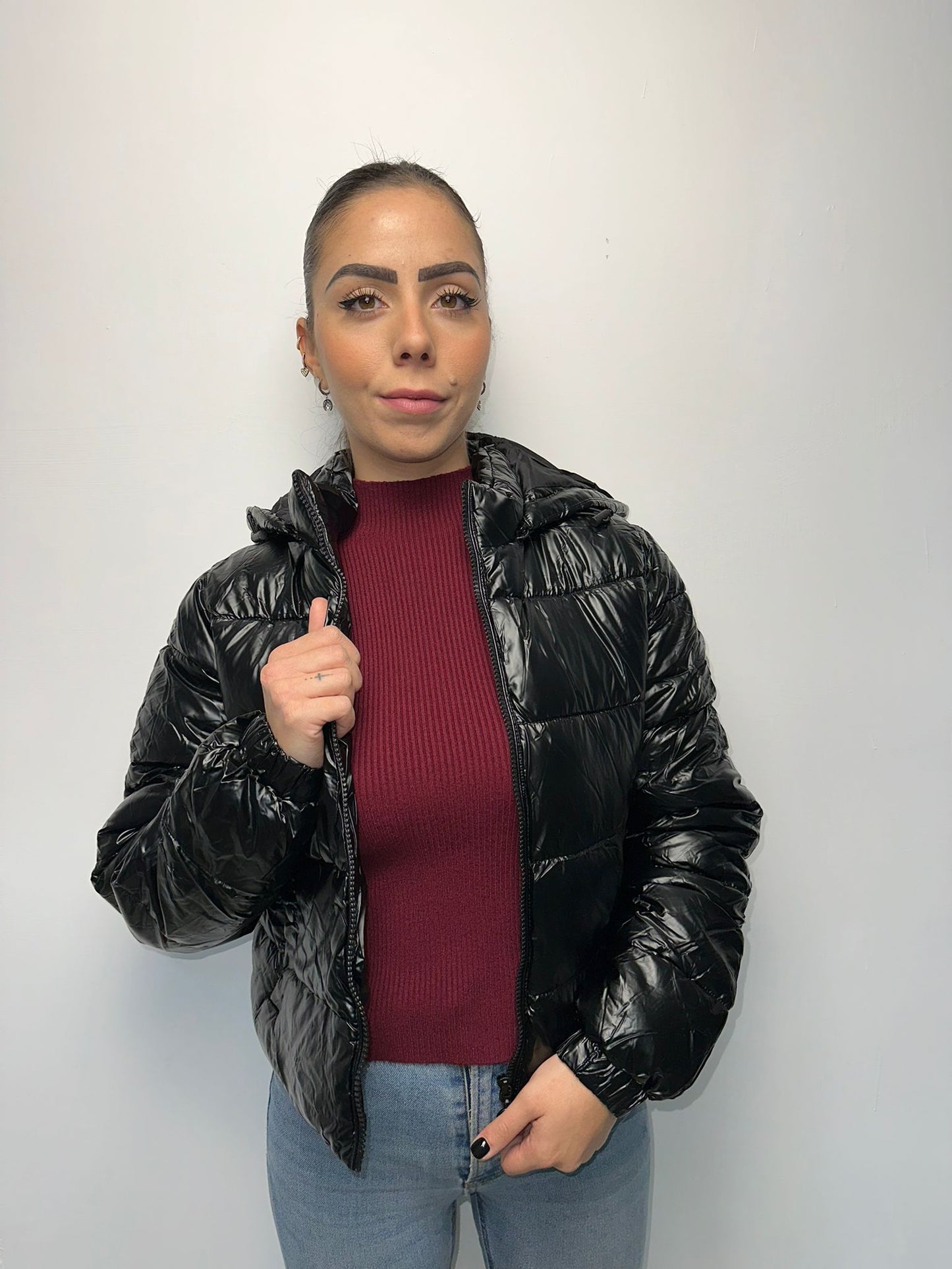Piumino Nero Lucido Corto Oversize - Giacca Imbottita Effetto Wet Look