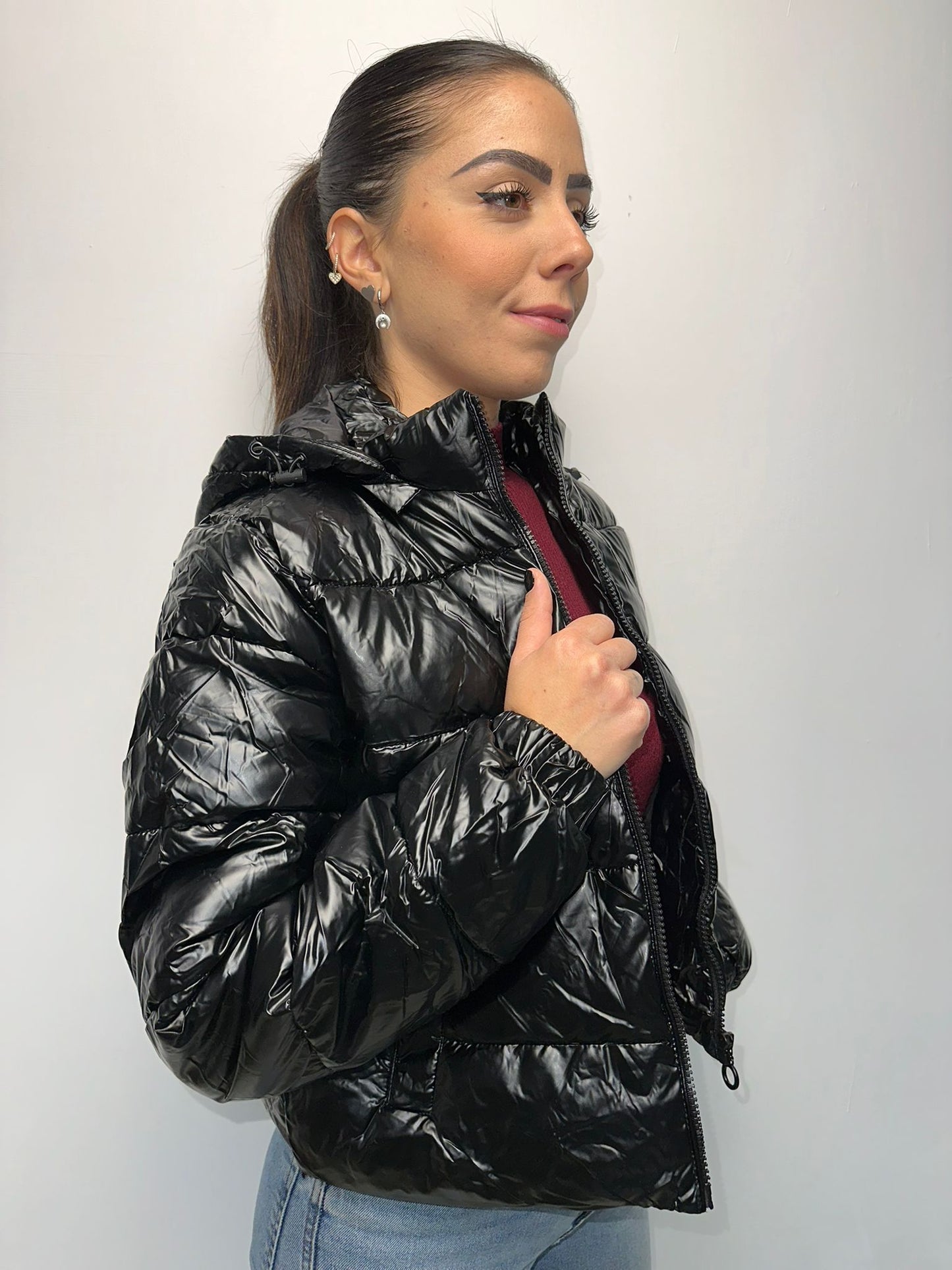 Piumino Nero Lucido Corto Oversize - Giacca Imbottita Effetto Wet Look