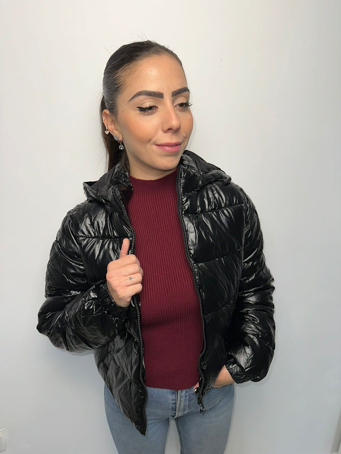 Piumino Nero Lucido Corto Oversize - Giacca Imbottita Effetto Wet Look