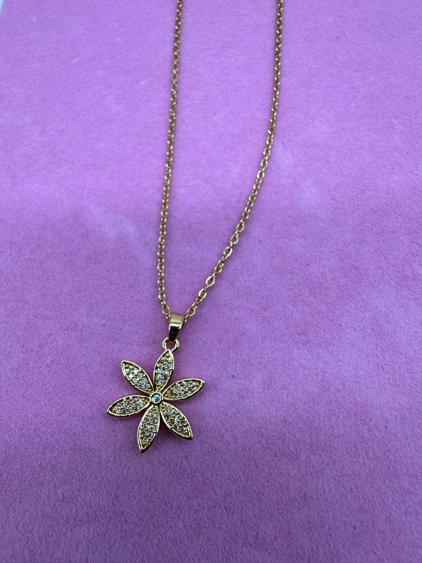 Collana Fiore Oro - Eleganza Naturale