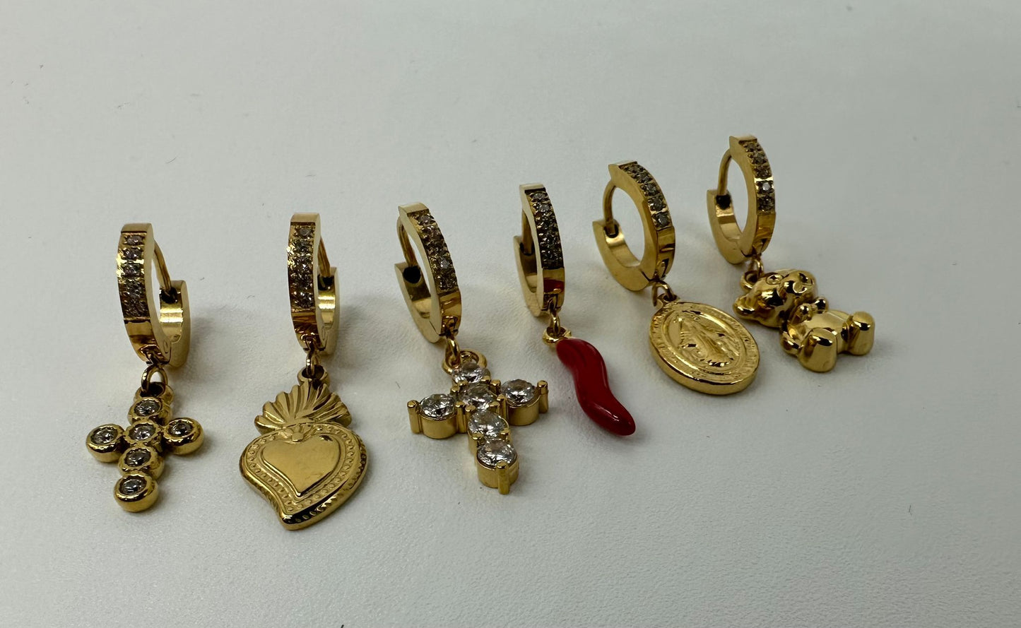 Set 6 Orecchini a Cerchio con Charm Oro - Croce Cuore Cornetto - DR-CLYDE SHOP