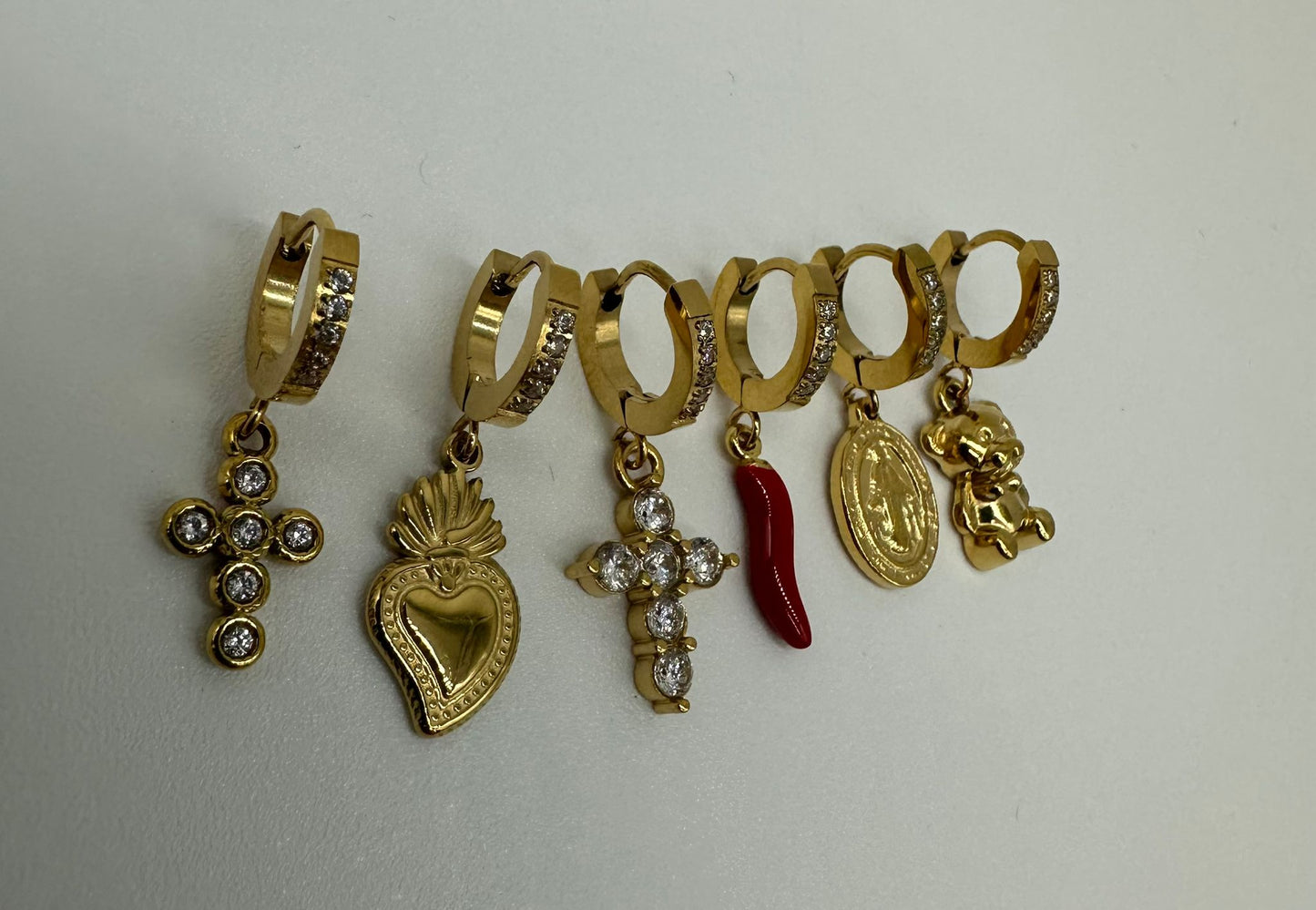 Set 6 Orecchini a Cerchio con Charm Oro - Croce Cuore Cornetto - DR-CLYDE SHOP