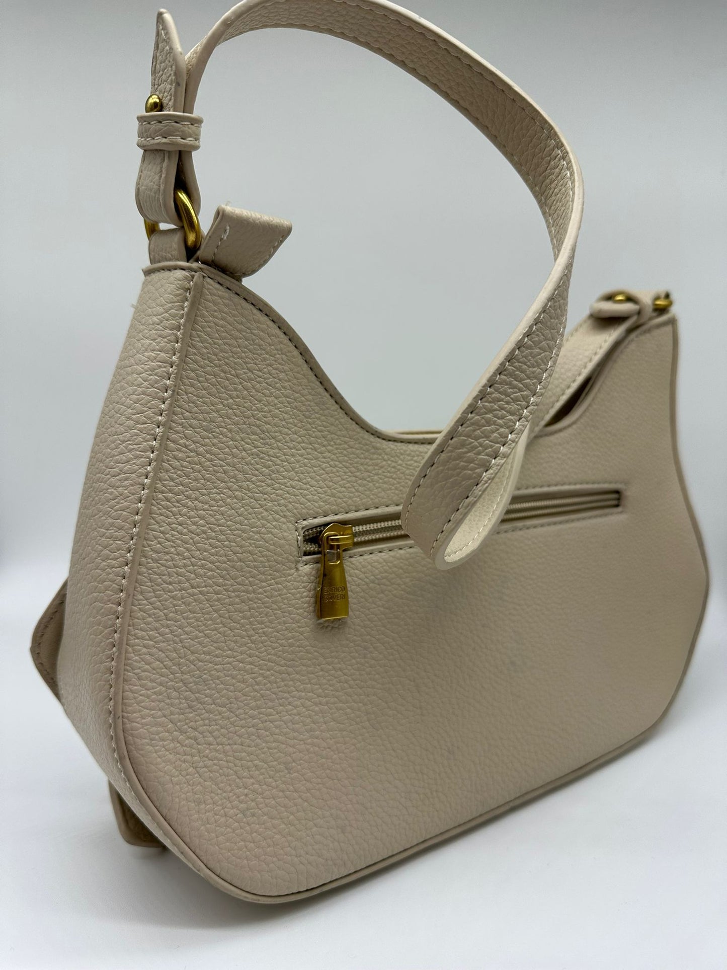 Borsa a Tracolla in Pelle con Fibbia Dorata - Design Asimmetrico