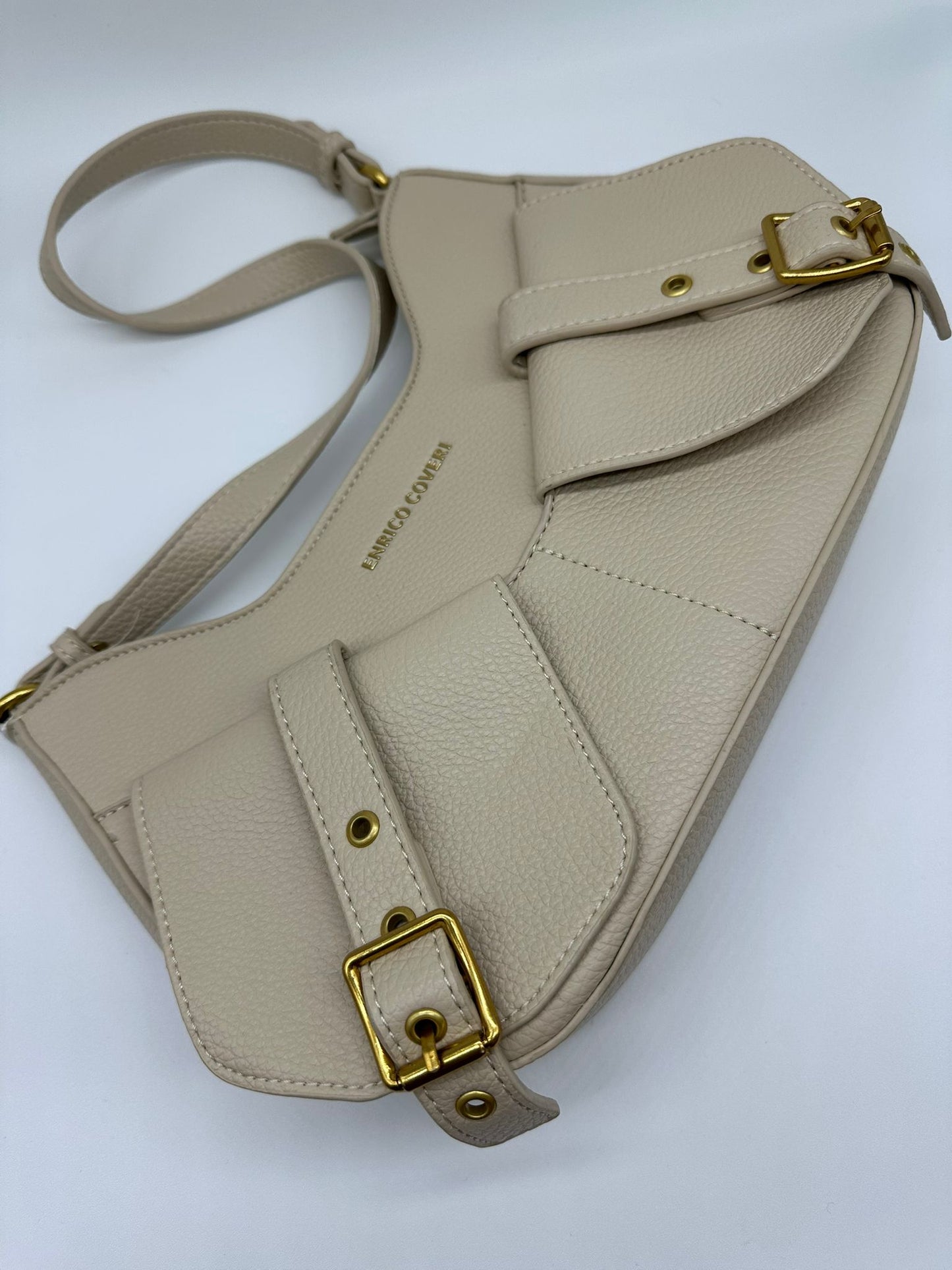 Borsa a Tracolla in Pelle con Fibbia Dorata - Design Asimmetrico