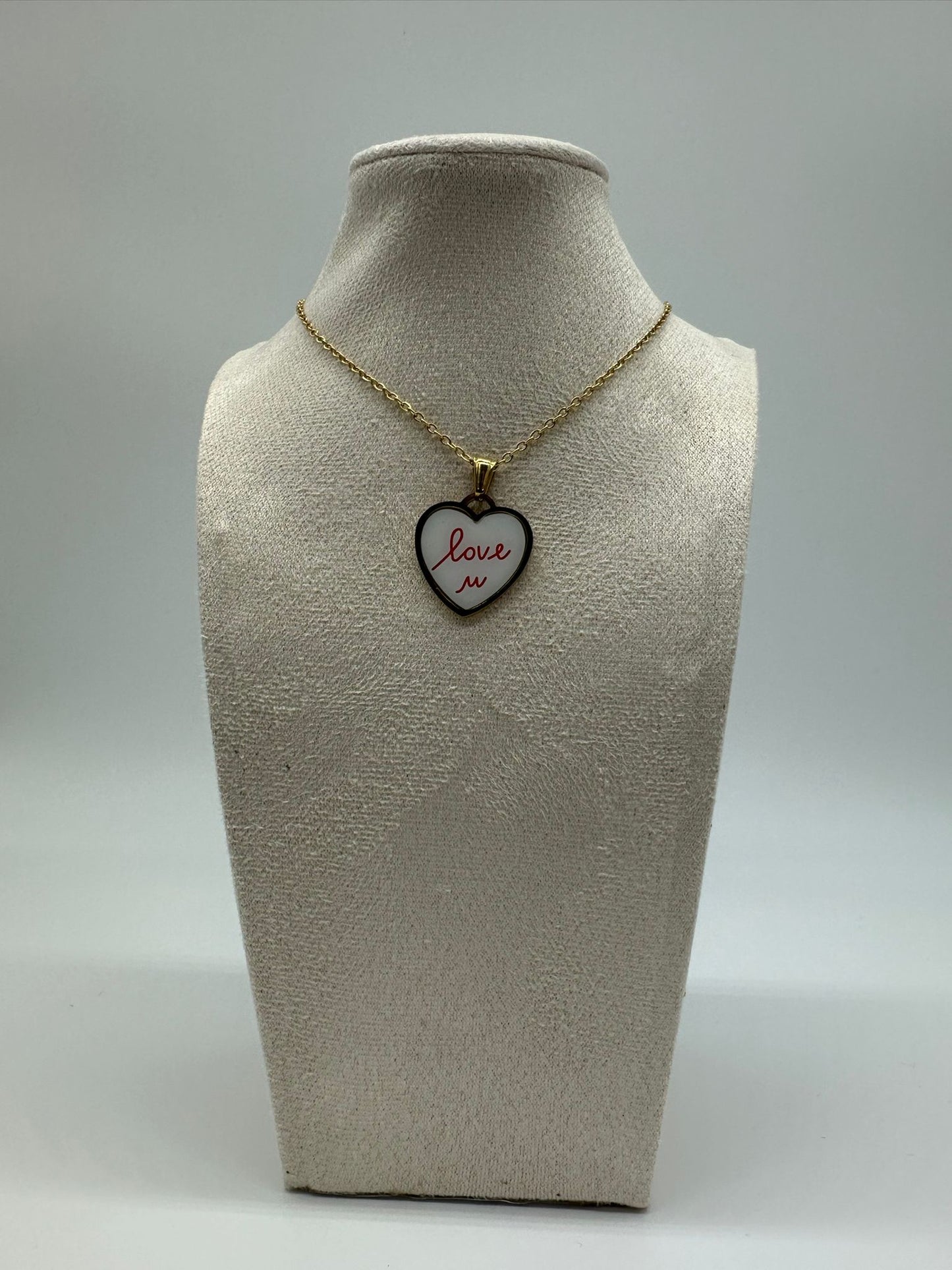 Collana con Ciondolo Cuore e Scritta Love U - Catena Dorata