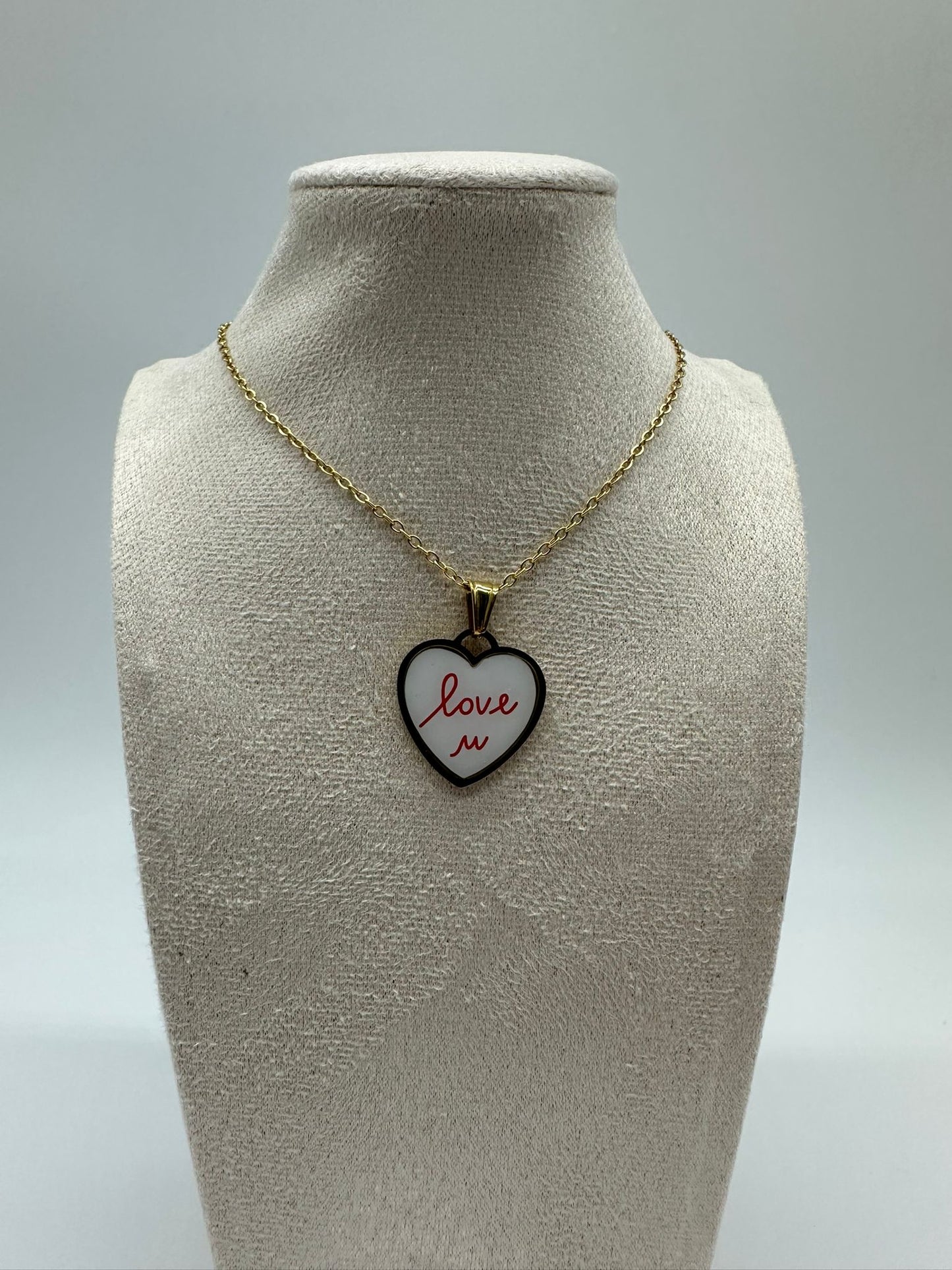 Collana con Ciondolo Cuore e Scritta Love U - Catena Dorata