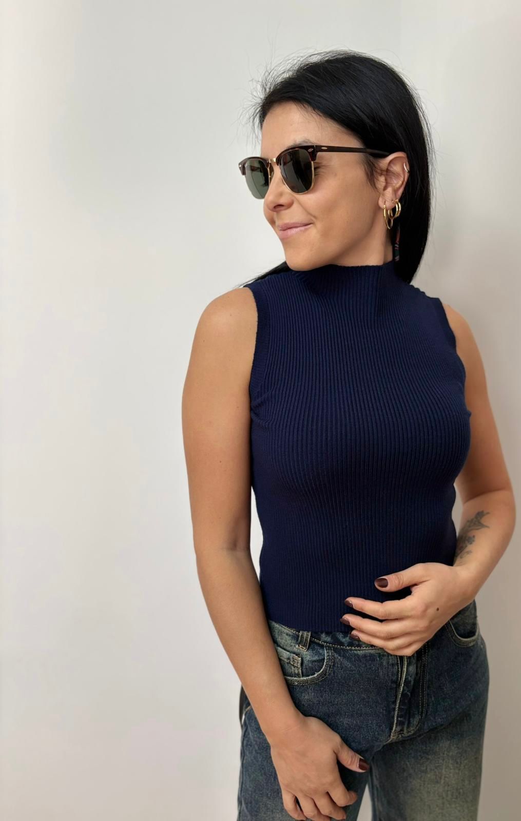 Top Senza Maniche a Coste - Elegante e Versatile