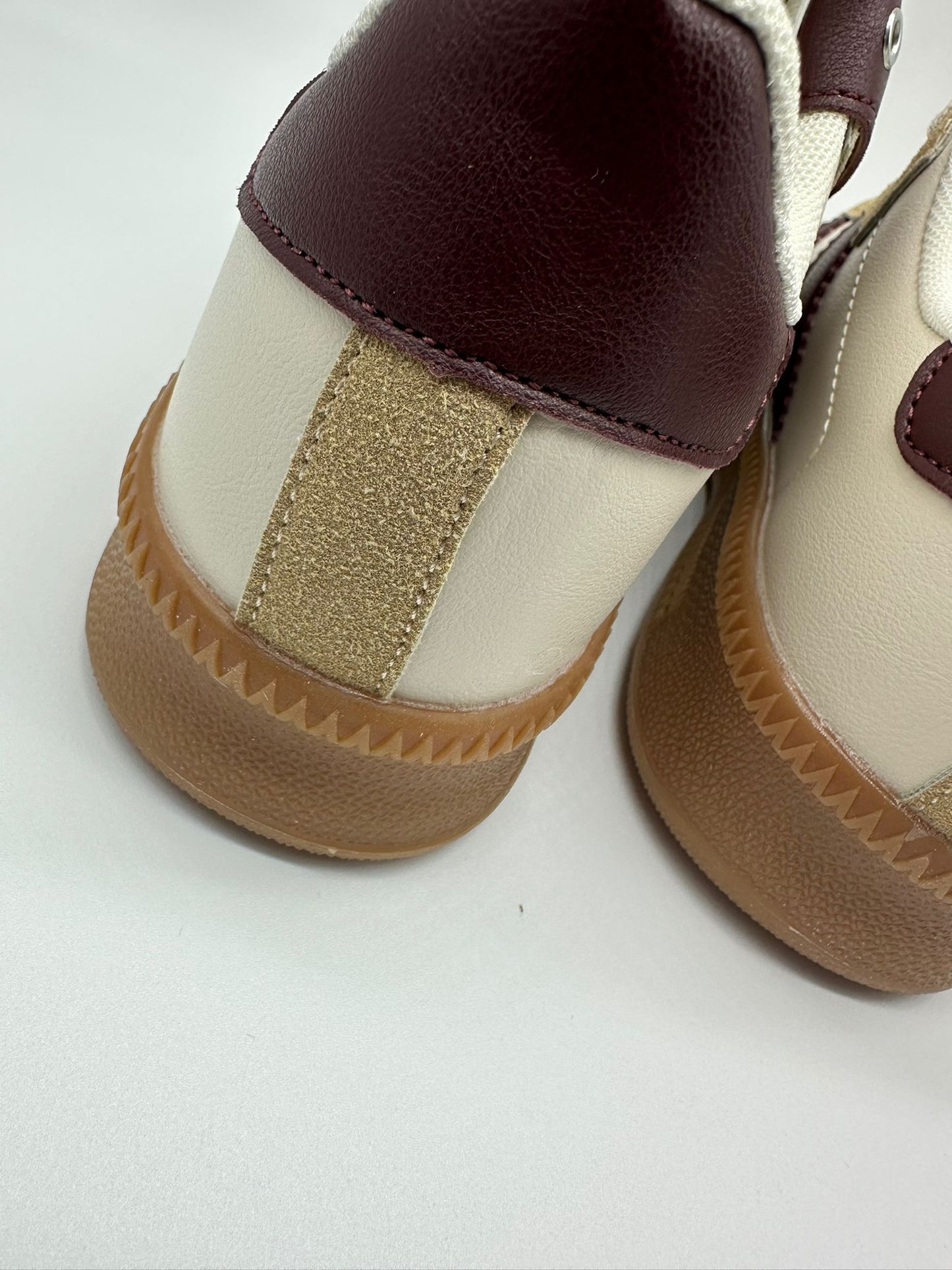 WINE - Sneakers Sportive Donna Beige e Bordeaux con Strisce e Borchie