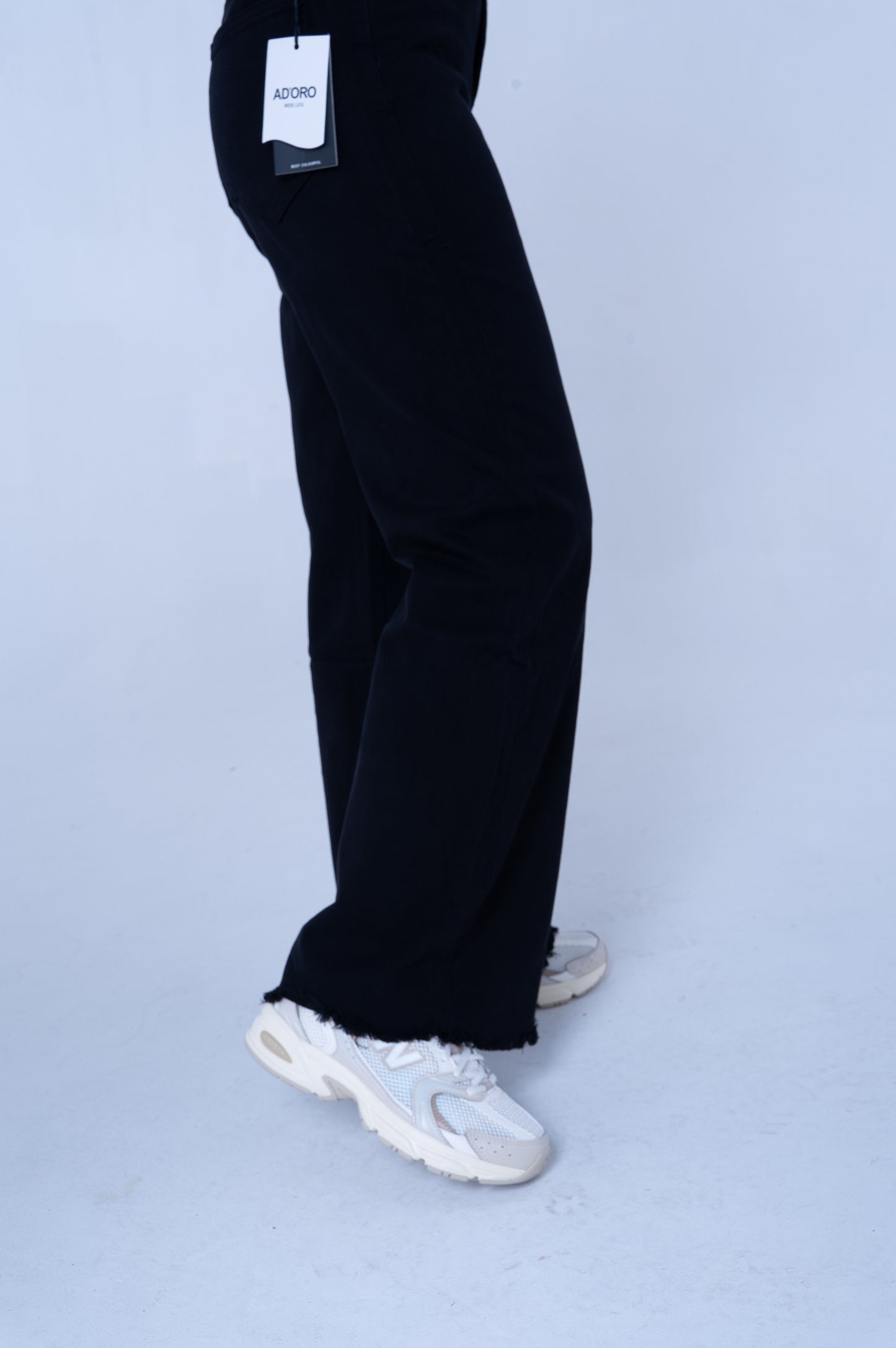 Pantaloni Neri a Zampa con Orlo Sfrangiato