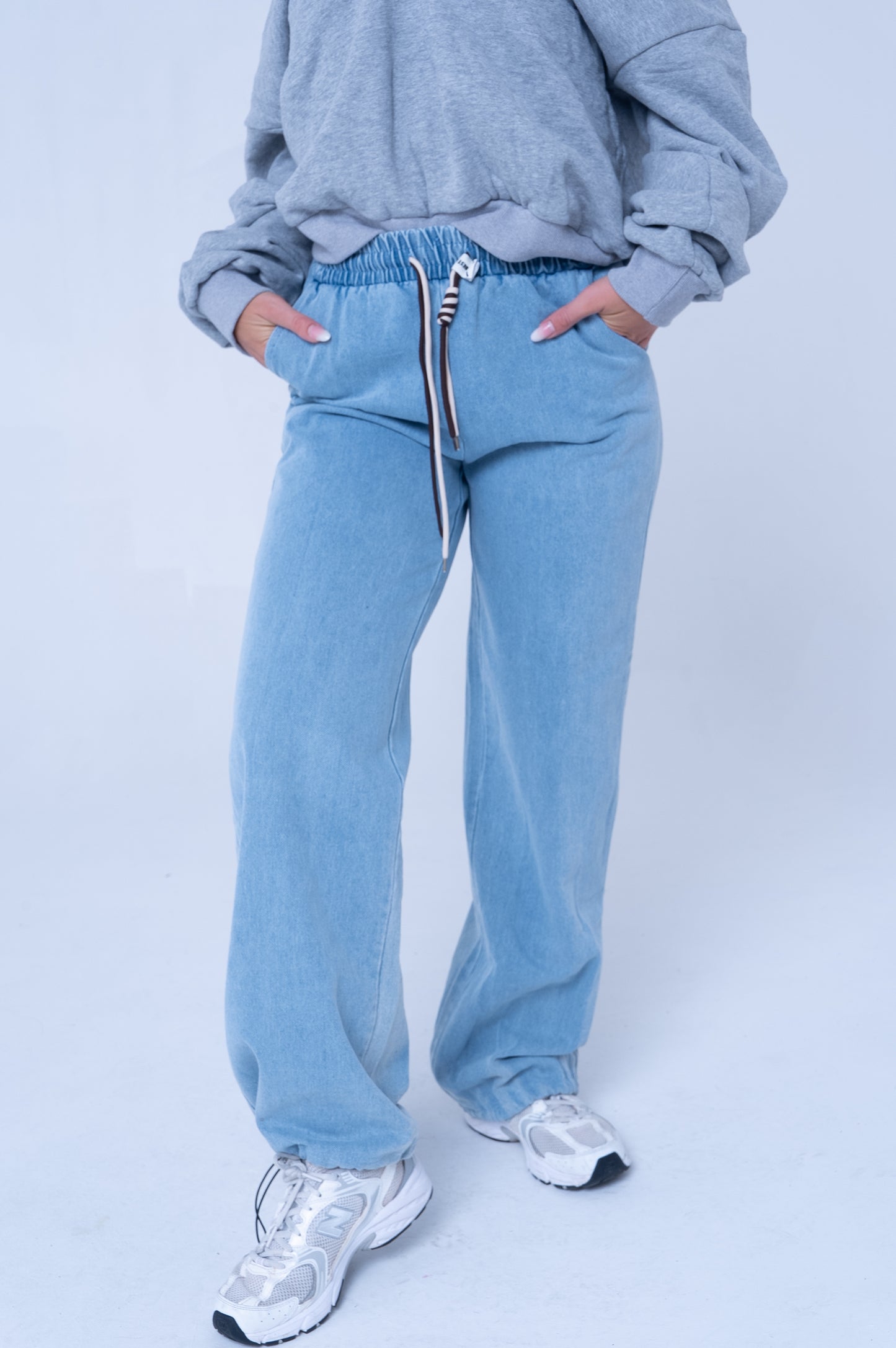 Jeans con elastico alla caviglia