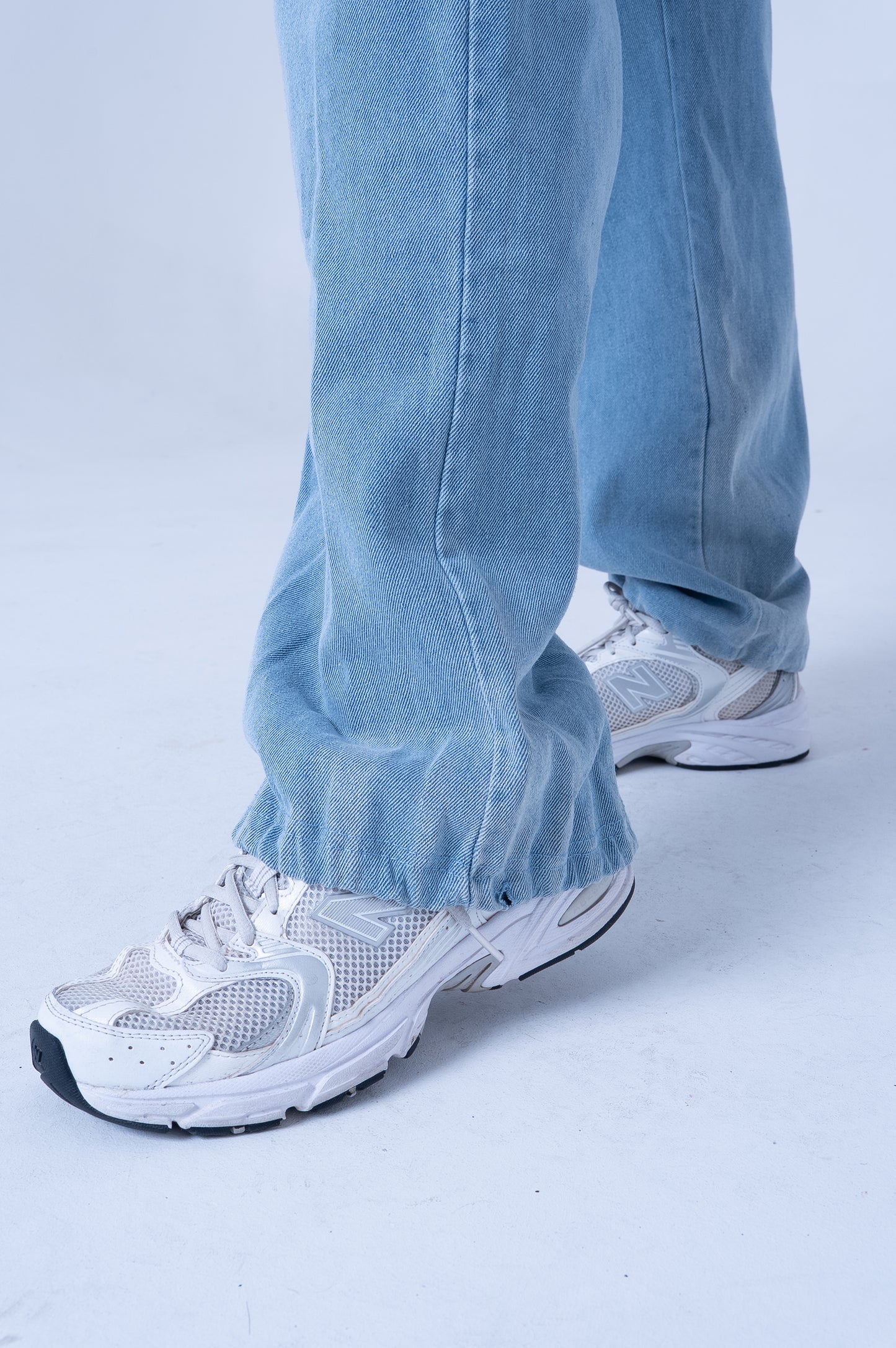 Jeans con elastico alla caviglia