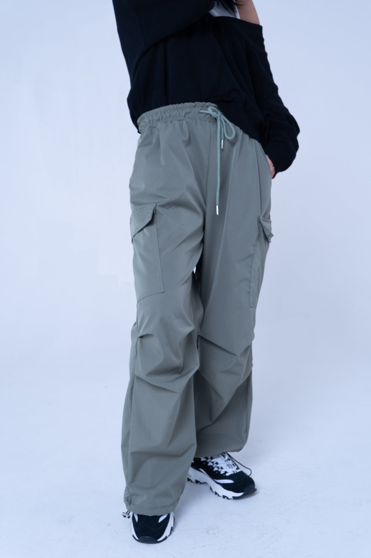 Pantaloni Cargo Verdi Oversize con Tasche