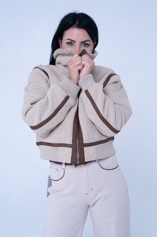 Montone Marrone con Interno Sherpa - Dettagli in Pelle Arancione