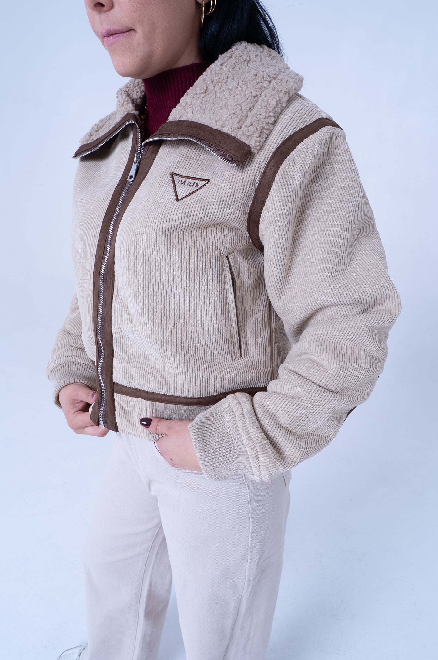 Montone Marrone con Interno Sherpa - Dettagli in Pelle Arancione